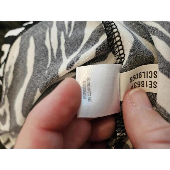 Calvin Klein small black & white zebra animal print stretchy sleeveless blouse - Picture 5 of 5